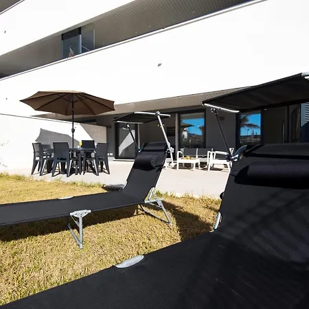 Apartamento Lujoso Piso Con Jardin Privado A Dos Minutos Andando De La Playa Alamos